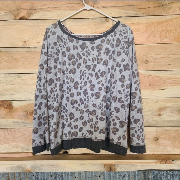 Knox Rose Tops - Lightweight cheetah print sweatshirt